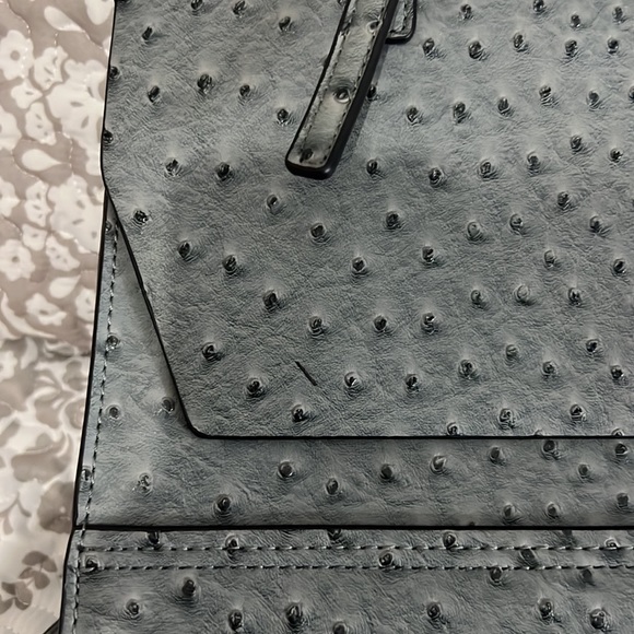 Guess - Picture 6 of 7